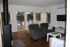 Grand Cabin, Lake View (Sauna) | Living area | TV