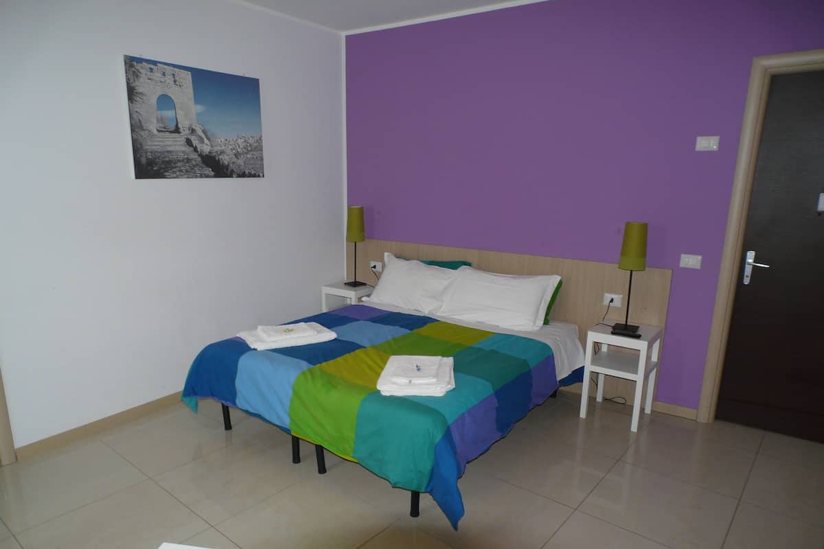 Double Room, Ensuite | Premium bedding, free WiFi, bed sheets