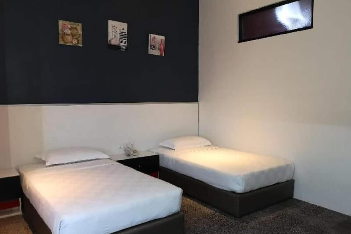 Zimmersafe, schallisolierte Zimmer, Bügeleisen/Bügelbrett, Zustellbetten