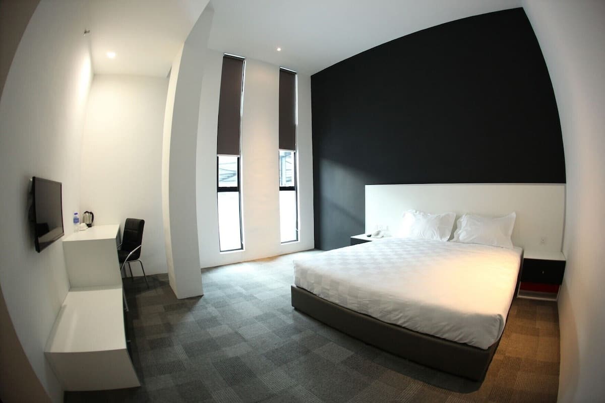 Zimmersafe, schallisolierte Zimmer, Bügeleisen/Bügelbrett, Zustellbetten