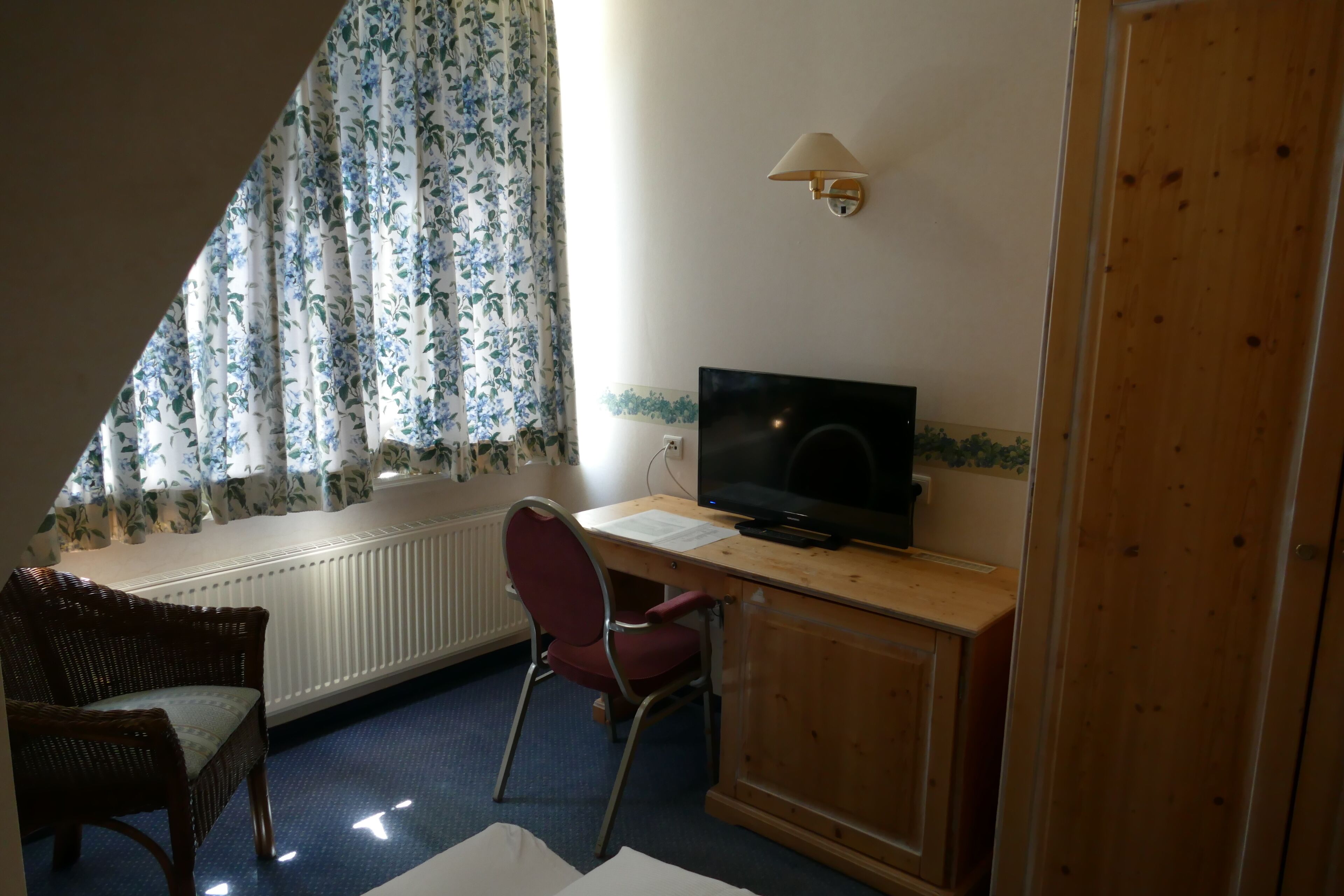 single room | living area | tv