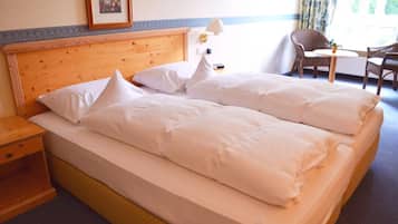 Minibar, Schreibtisch, kostenloses WLAN, Bettwäsche