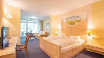 Minibar, desk, free WiFi, bed sheets