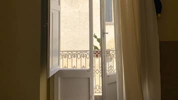 Classic Double Room, Ensuite, City View | In-room safe, individually decorated, individually furnished, free WiFi