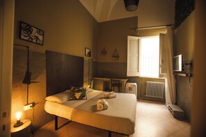 Room | Individually decorated, individually furnished, free WiFi, bed sheets - 4Brooms Boutique B&B (Lecce)