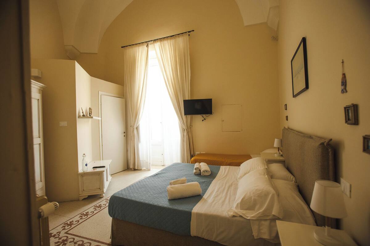 Deluxe Double or Twin Room, 2 Bedrooms, Ensuite, City View | WiFi (free), individually decorated, individually furnished, bed sheets
