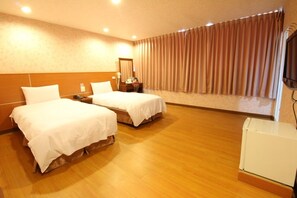 Standard Twin Room | Premium bedding, free WiFi - Long Siang Hotel (Kaohsiung)