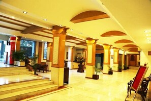 Lobby - Aveda Kamal Palace Jalandhar (Jalandhar)