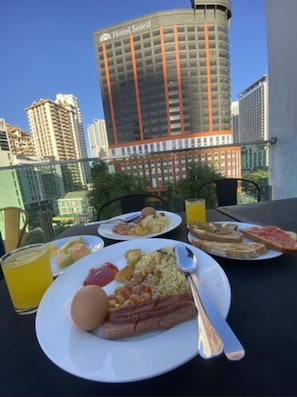 Daily continental breakfast for a fee