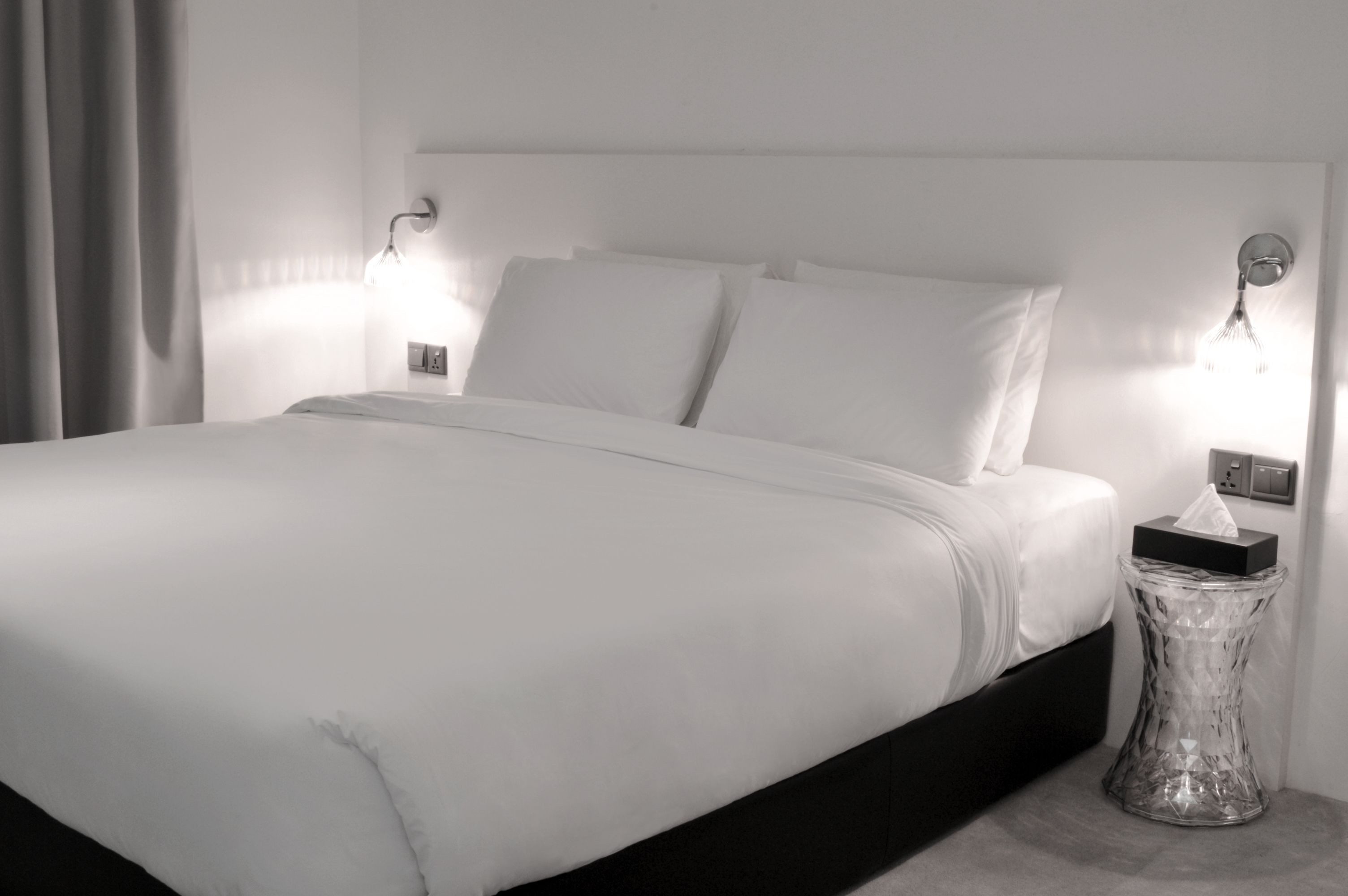 deluxe king | minibar, in-room safe, desk, free wifi