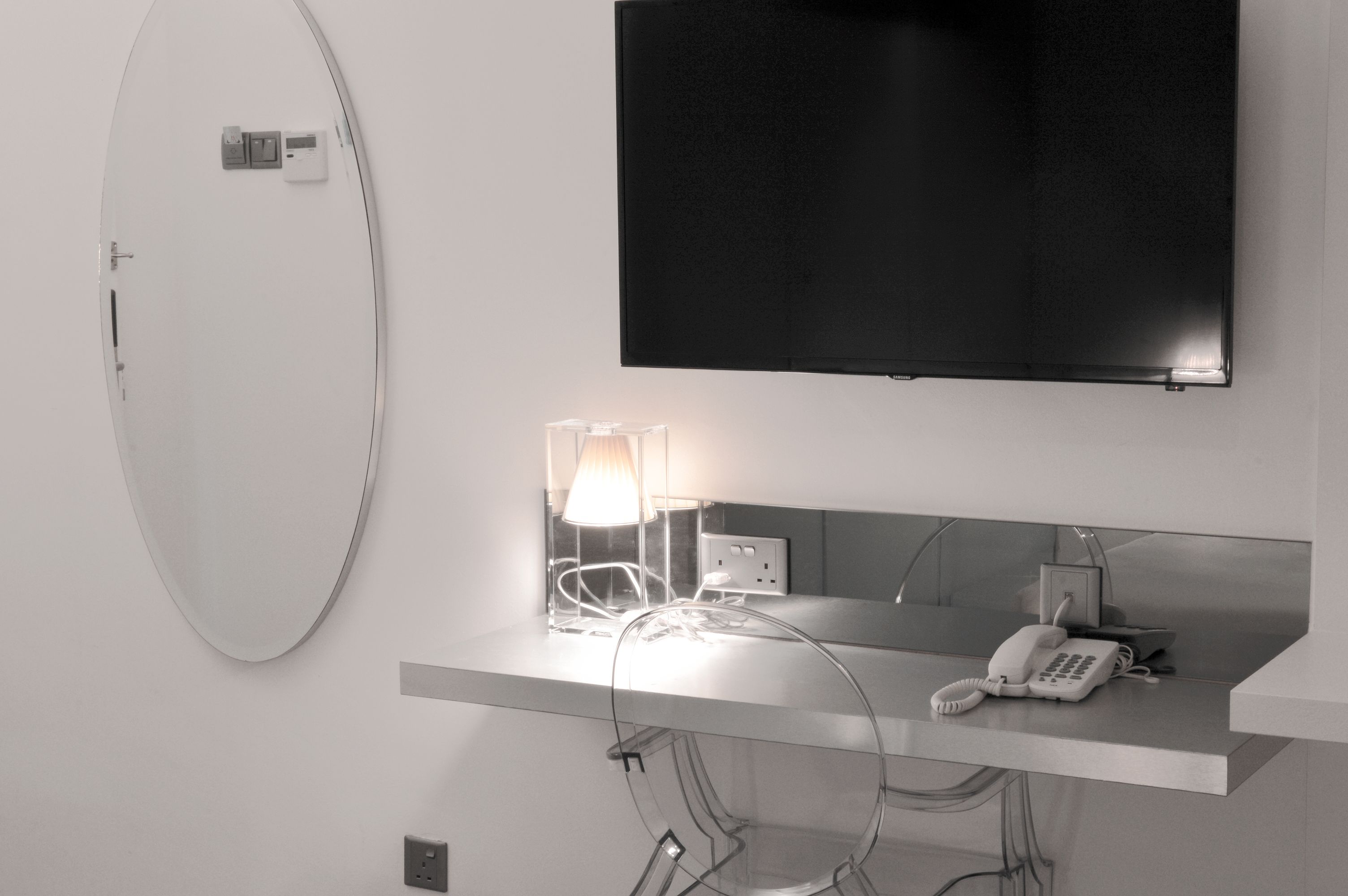 minibar, in-room safe, desk, free wifi