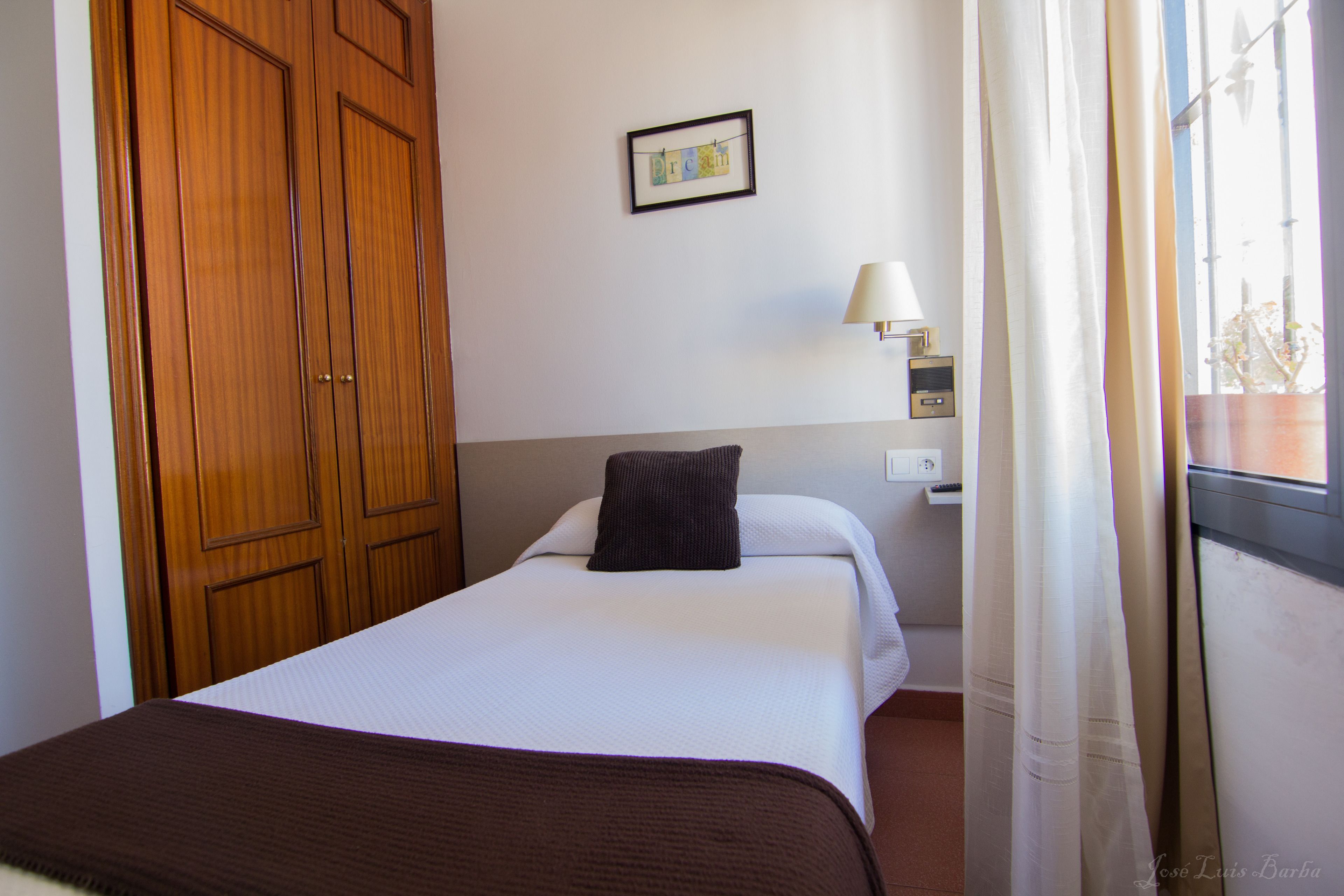 Basic Single Room | Premium bedding, desk, blackout drapes, free cribs/infant beds