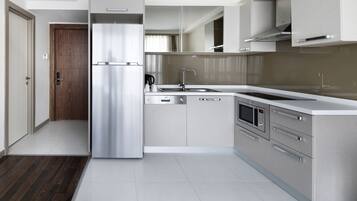 Full-sized fridge, microwave, coffee/tea maker