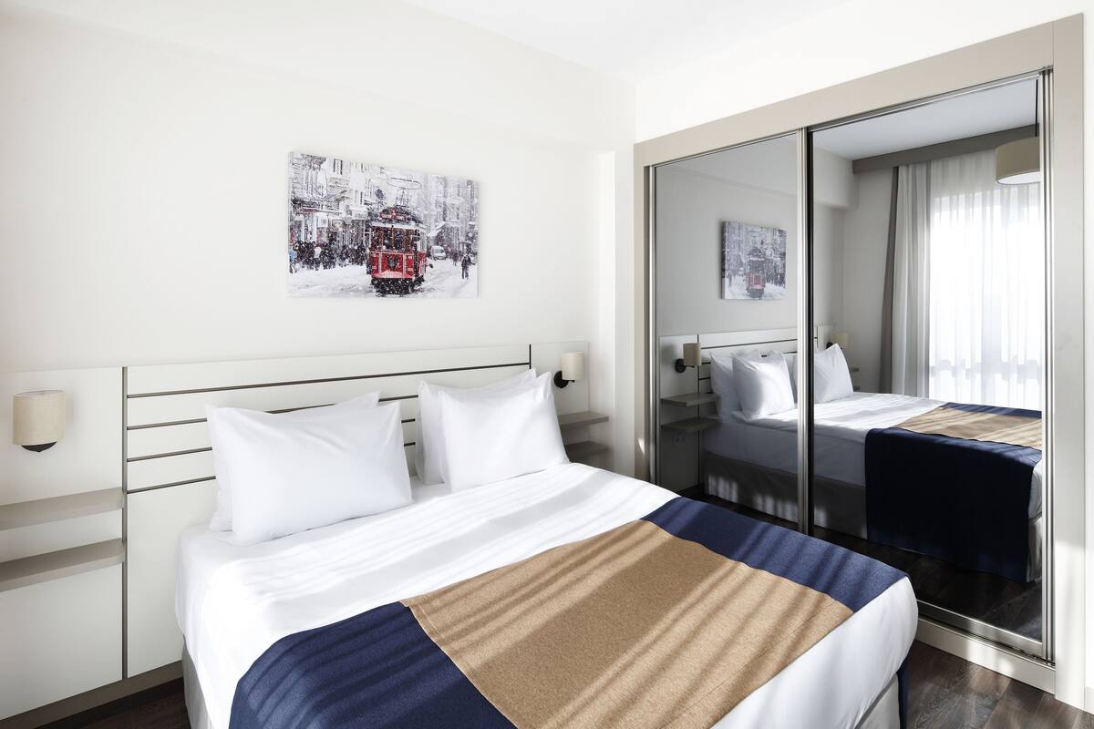 Premium bedding, in-room safe, iron/ironing board, rollaway beds