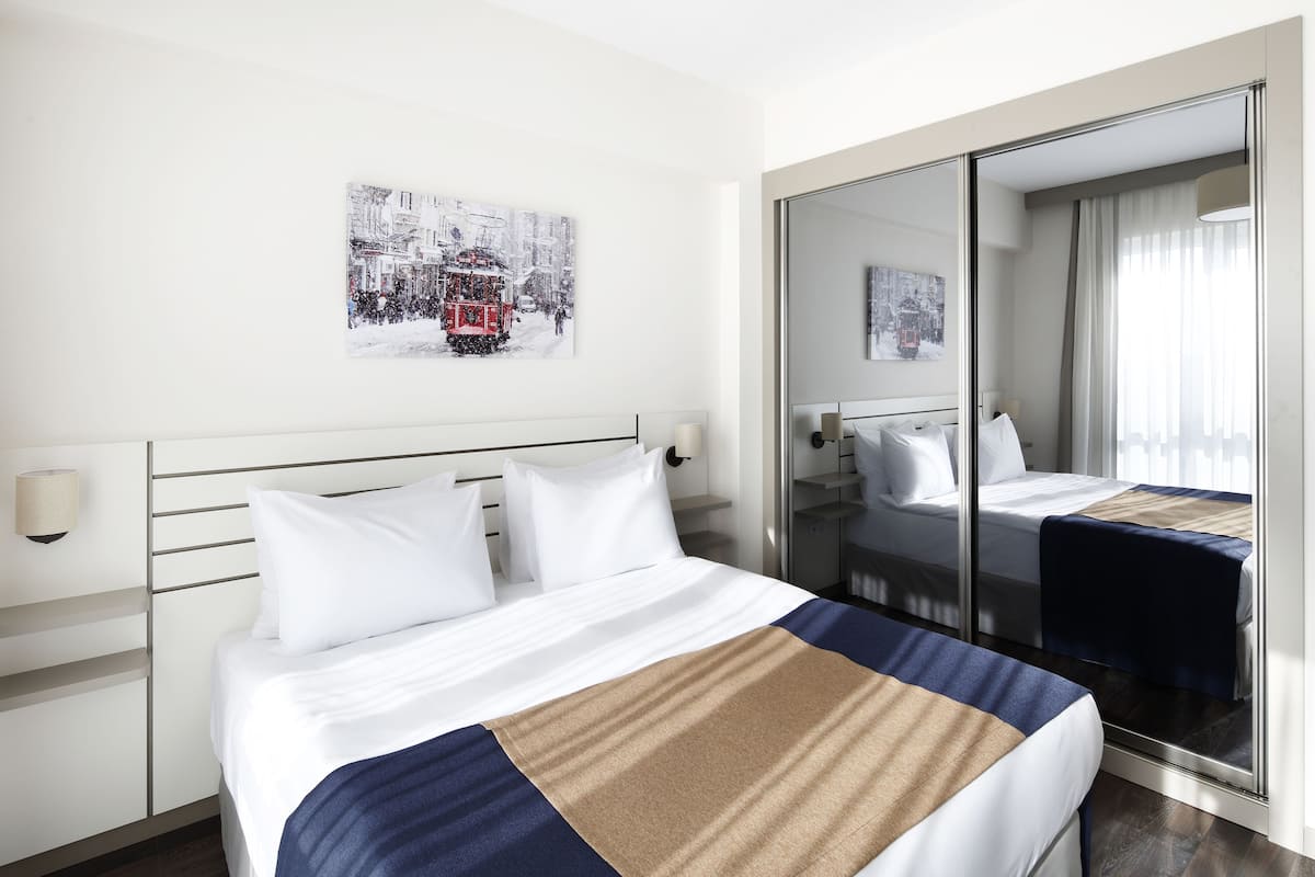 Premium bedding, in-room safe, iron/ironing board, rollaway beds