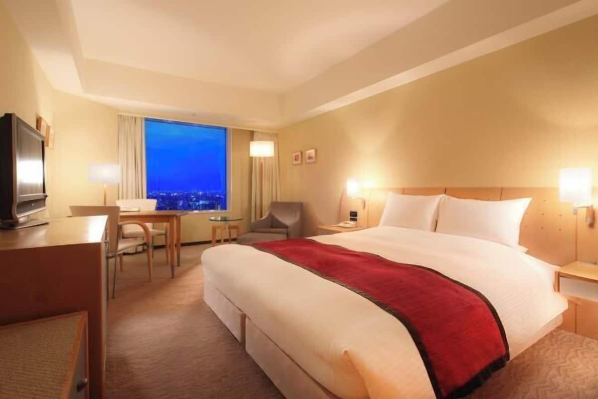 1 bedroom, in-room safe, desk, bed sheets