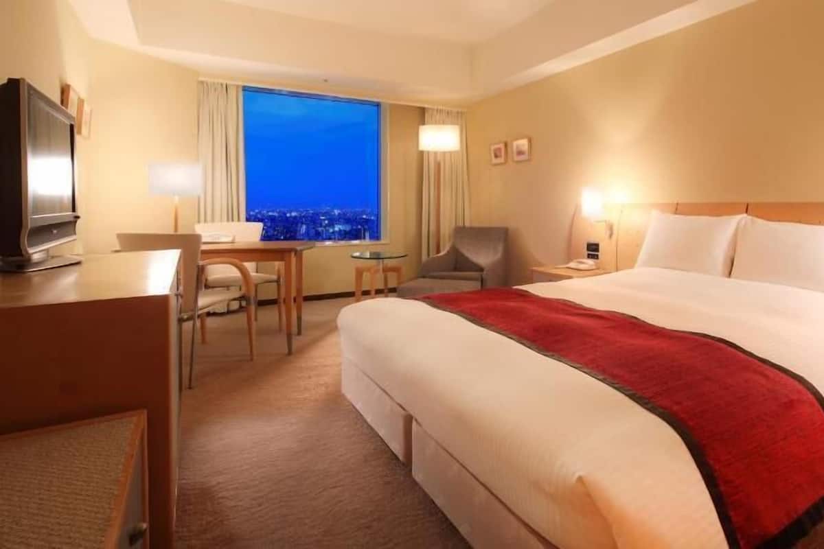 Coffres-forts dans les chambres, bureau, draps fournis