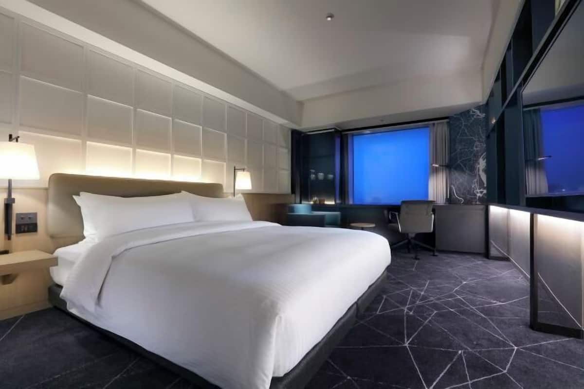 1 bedroom, in-room safe, desk, bed sheets