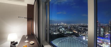 Suite Executive, non fumatori (B,39-41F,Kids 0-6y/o charge BF fee) | 1 camera, una cassaforte in camera, una scrivania, lenzuola