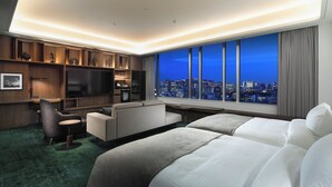 Executive Suite A, Non Smoking (39-41F)(with breakfast/separate breakfast fee for 6 y/o and under) | In-room safe, desk, bed sheets - Tokyo Dome Hotel (Tokyo)