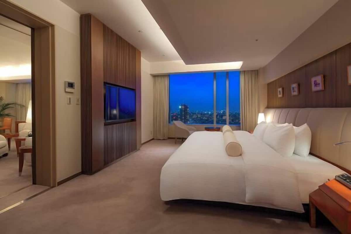 1 bedroom, in-room safe, desk, bed sheets
