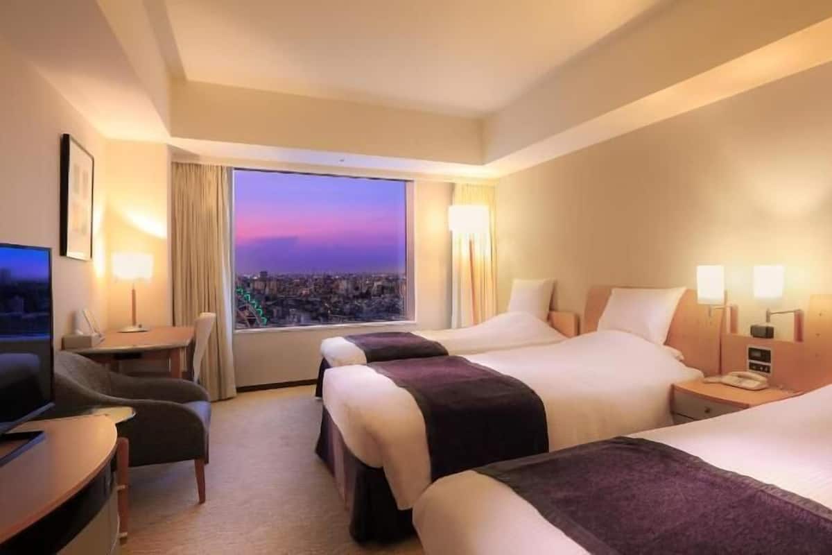 Coffres-forts dans les chambres, bureau, draps fournis