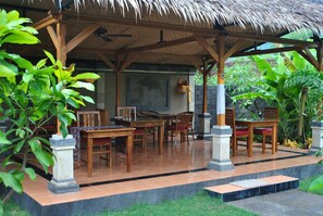 Breakfast, lunch, dinner served; Indonesian cuisine  - Trijaya Guest House (Pemuteran)
