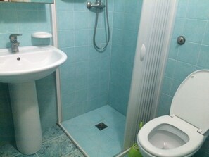 Double Room | Bathroom | Shower