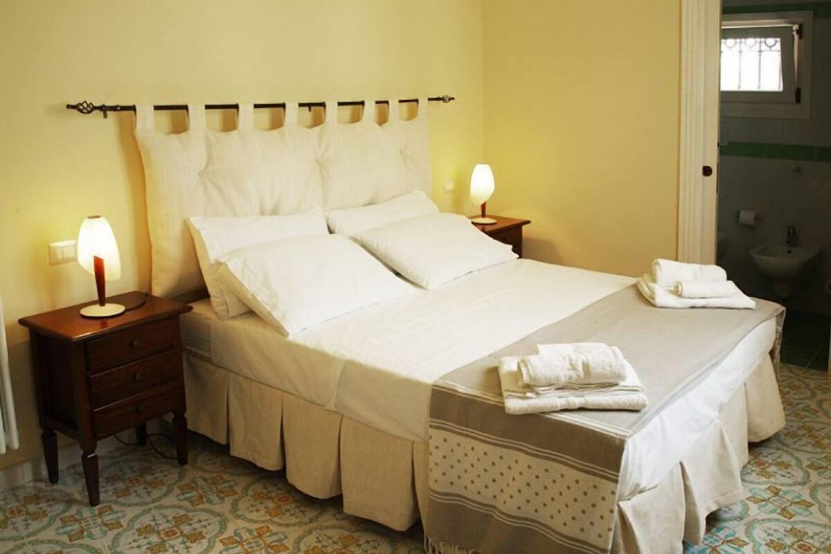 Frette Italian sheets, down comforters, pillowtop beds, blackout drapes