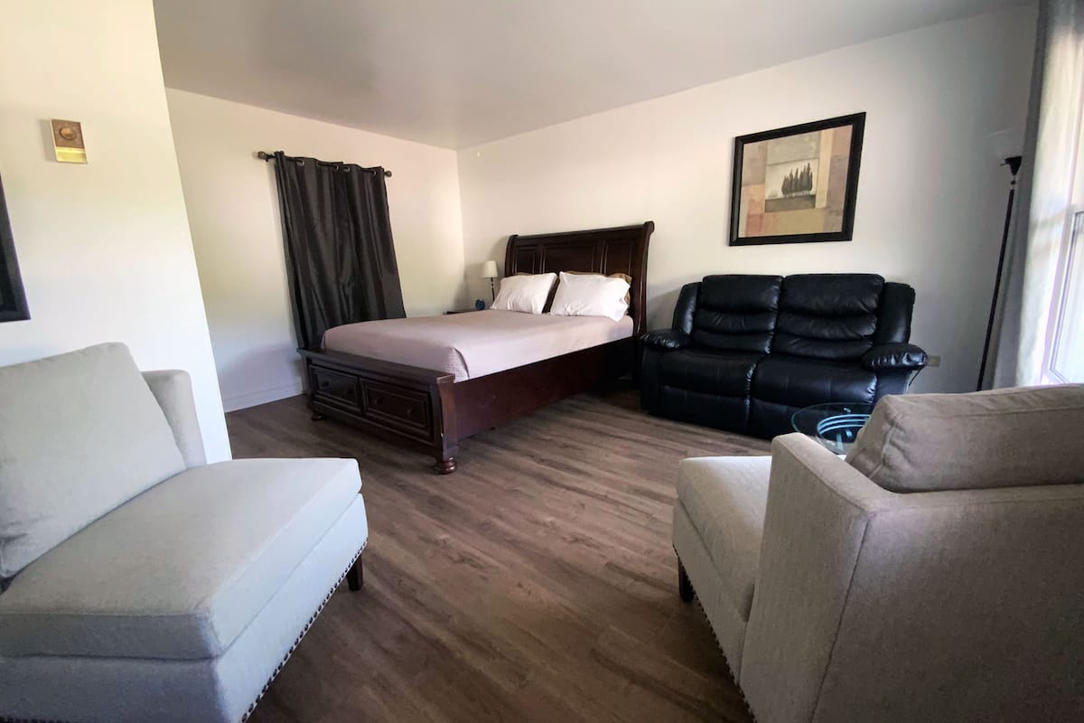 Standard Room, 1 Queen Bed