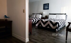 Chambre Standard, 2 lits doubles | Aire de séjour | Téléviseur à écran plat