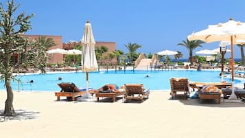 3 piscinas al aire libre, sombrillas, tumbonas