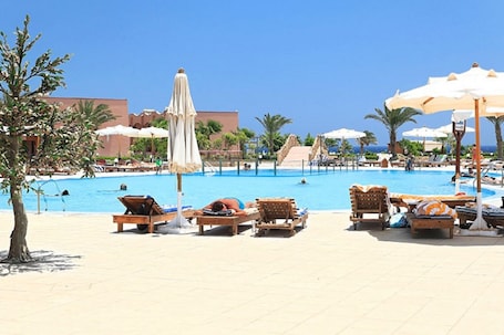 3 outdoor pools, pool umbrellas, sun loungers