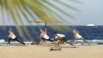 Privatstrand, Liegestühle, Sonnenschirme, Sporttauchen