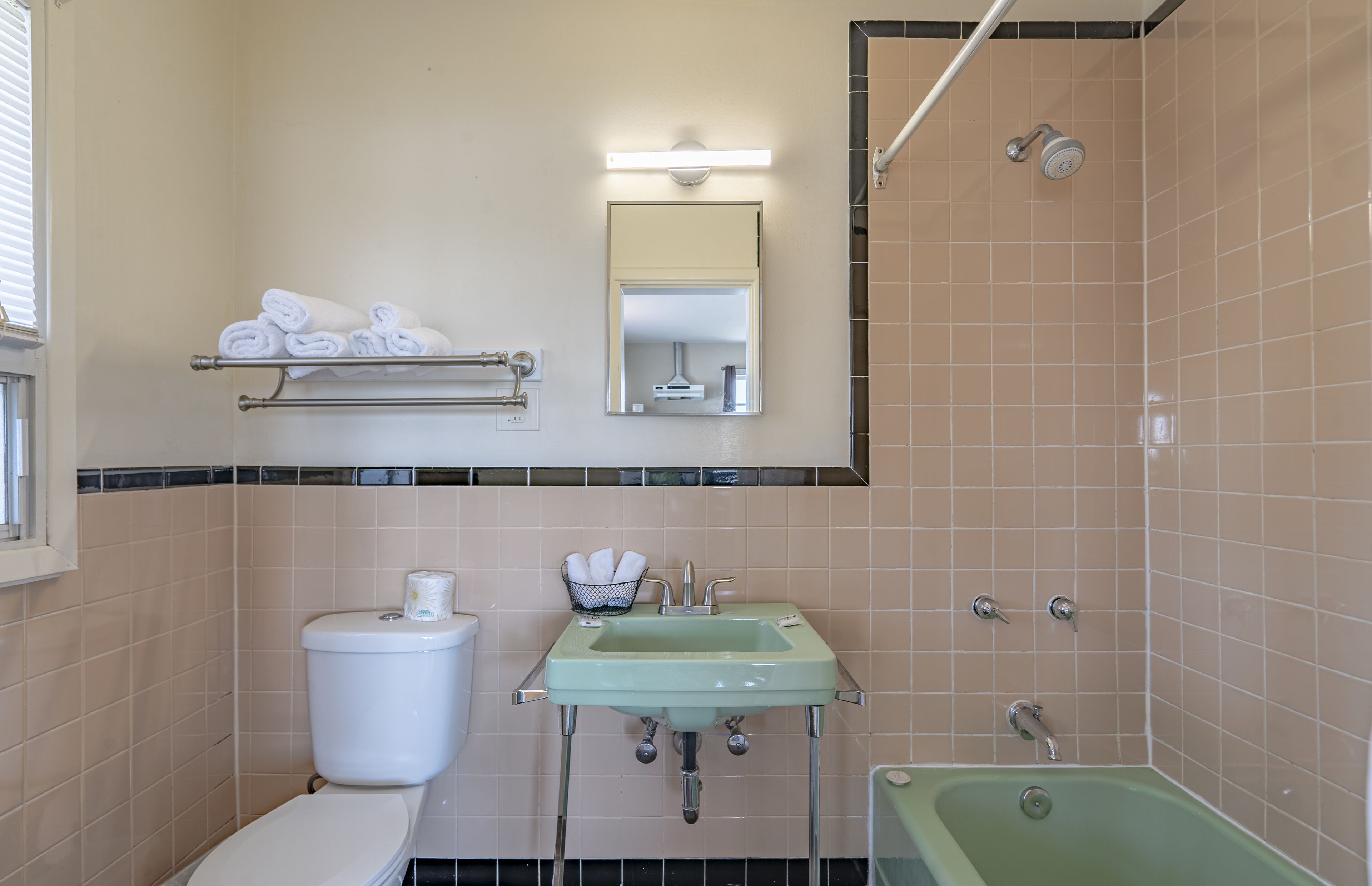 A bathroom with a toilet, sink, and bathtub.