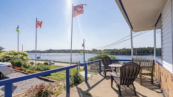 Vista frontal de la propiedad