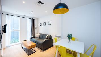 Standard Apartment, 1 Bedroom | Iron/ironing board, free cribs/infant beds, free WiFi, bed sheets