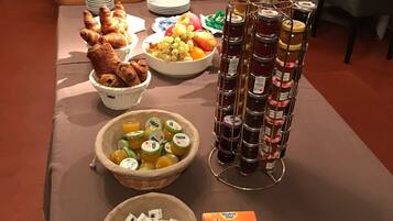 Daily continental breakfast (EUR 8 per person)