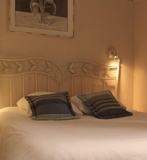 Standard Double Room | Minibar, in-room safe, iron/ironing board, rollaway beds