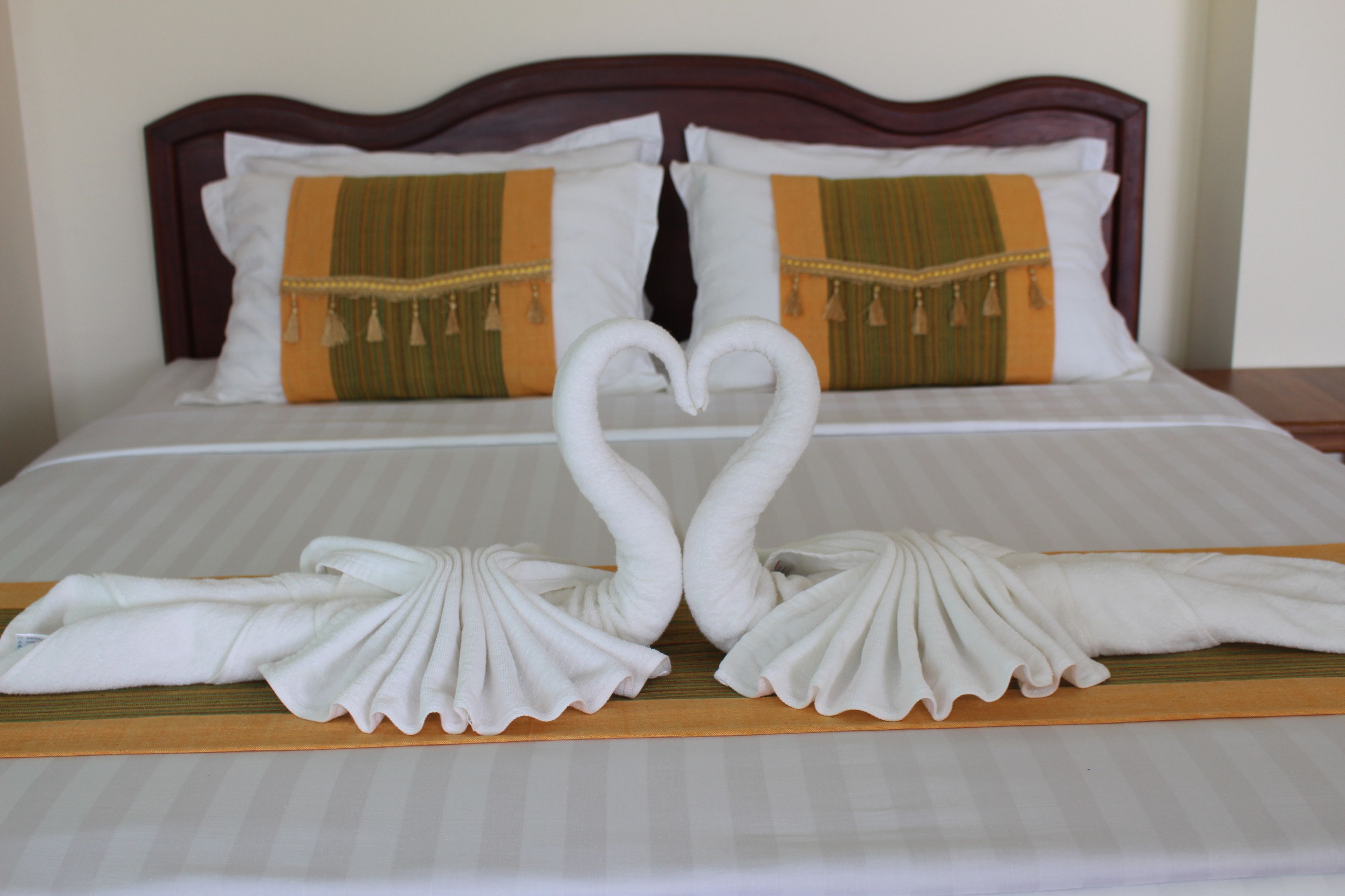 迷你吧、房內夾萬、書桌、摺床/加床 (收費)