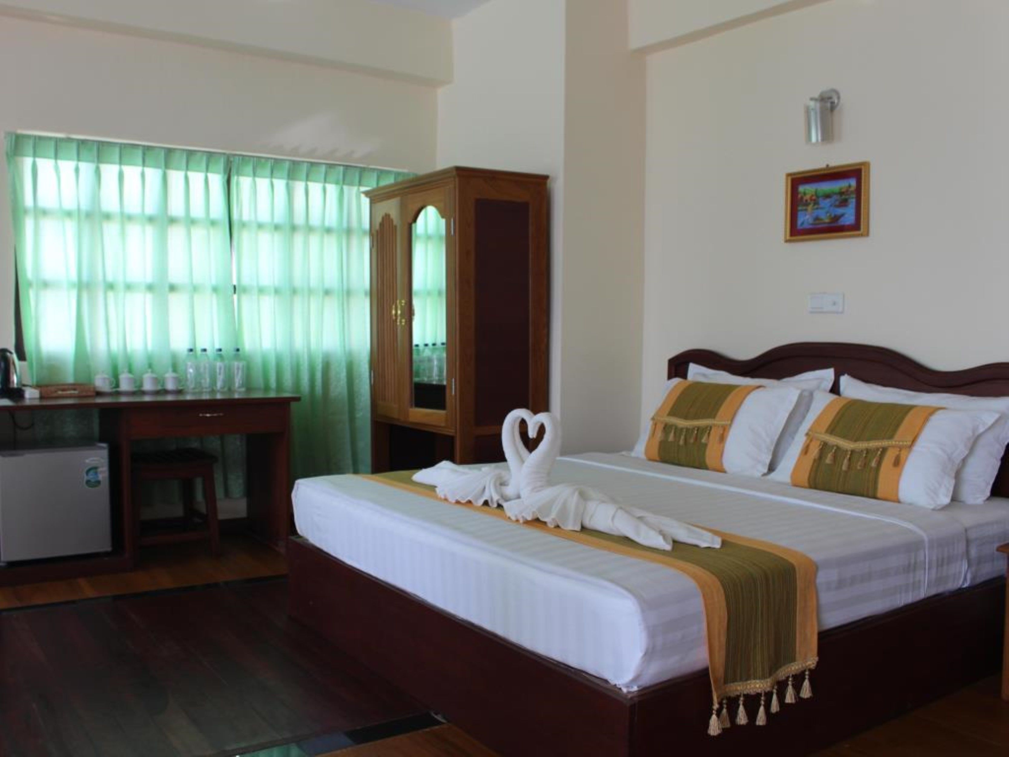 minibar, in-room safe, desk, rollaway beds