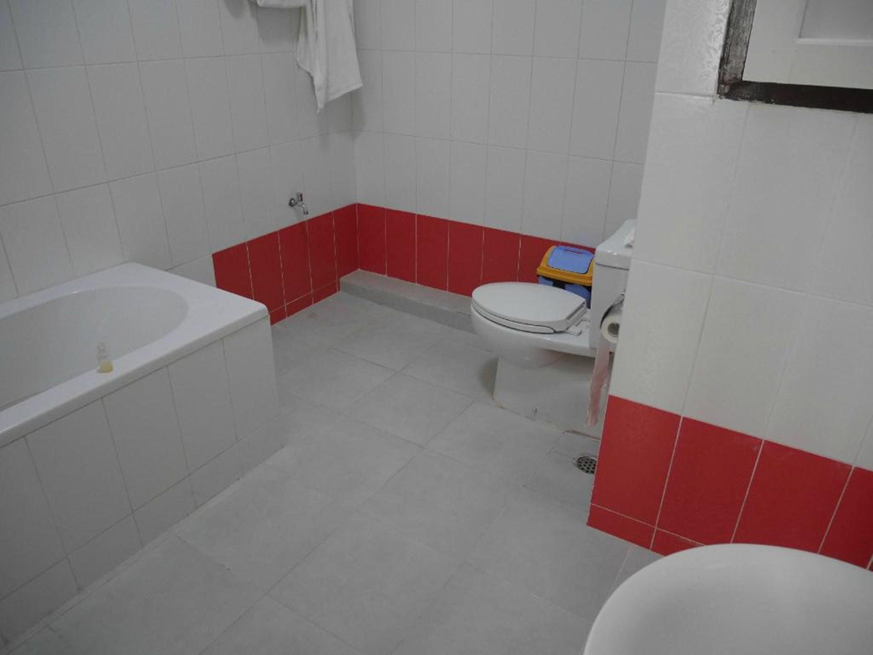 free toiletries, towels