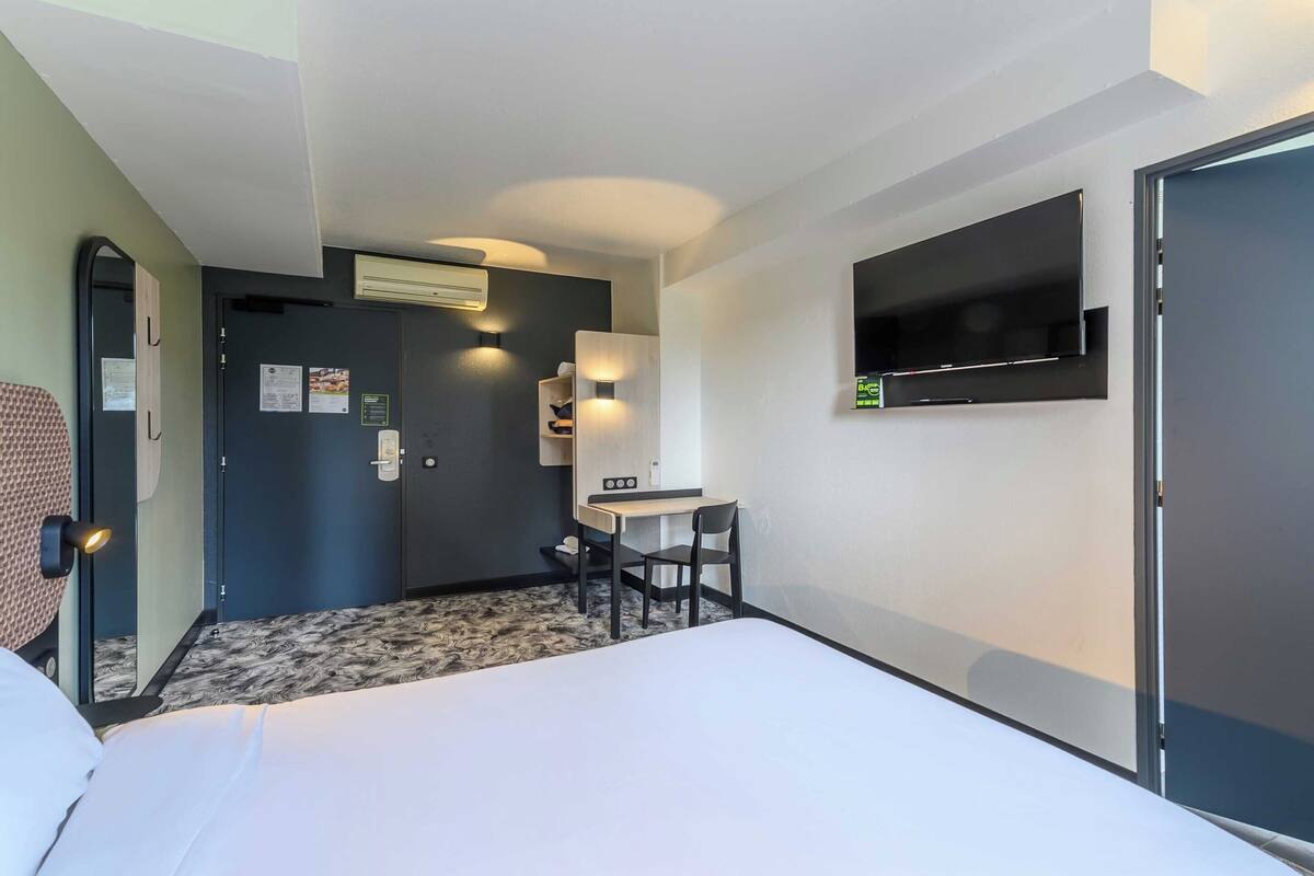 double room, mobility accessible | 1 bedroom, premium bedding, desk, soundproofing