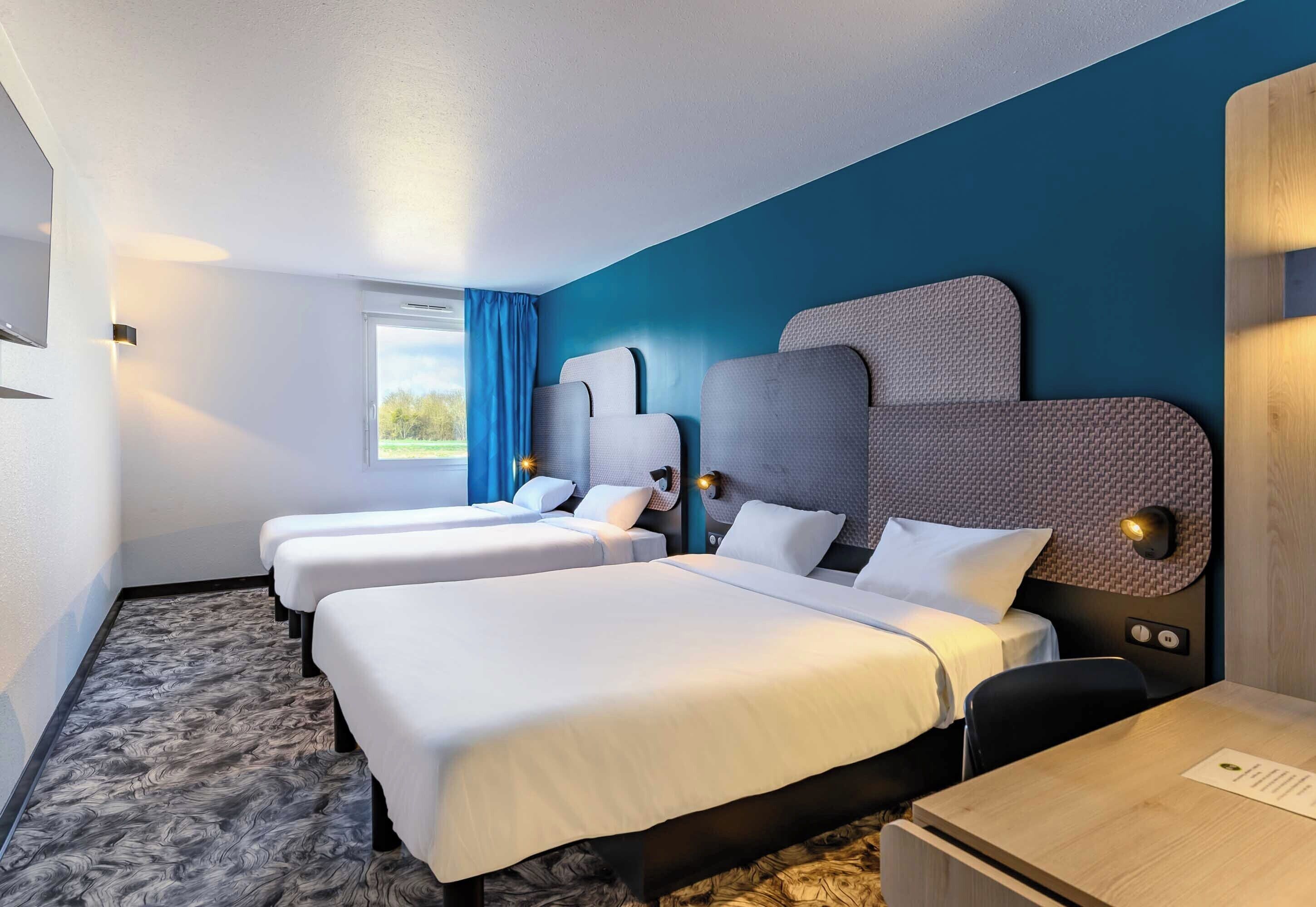 Quarto quádruplo | Roupas de cama premium, escrivaninha, quartos à prova de som