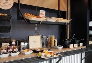 Daily to-go breakfast for a fee - B&B HOTEL Compiègne Thourotte (Thourotte)