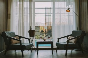 Pool views, serves lunch, dinner, and happy hour - Hotel Hazel (Mandalay)