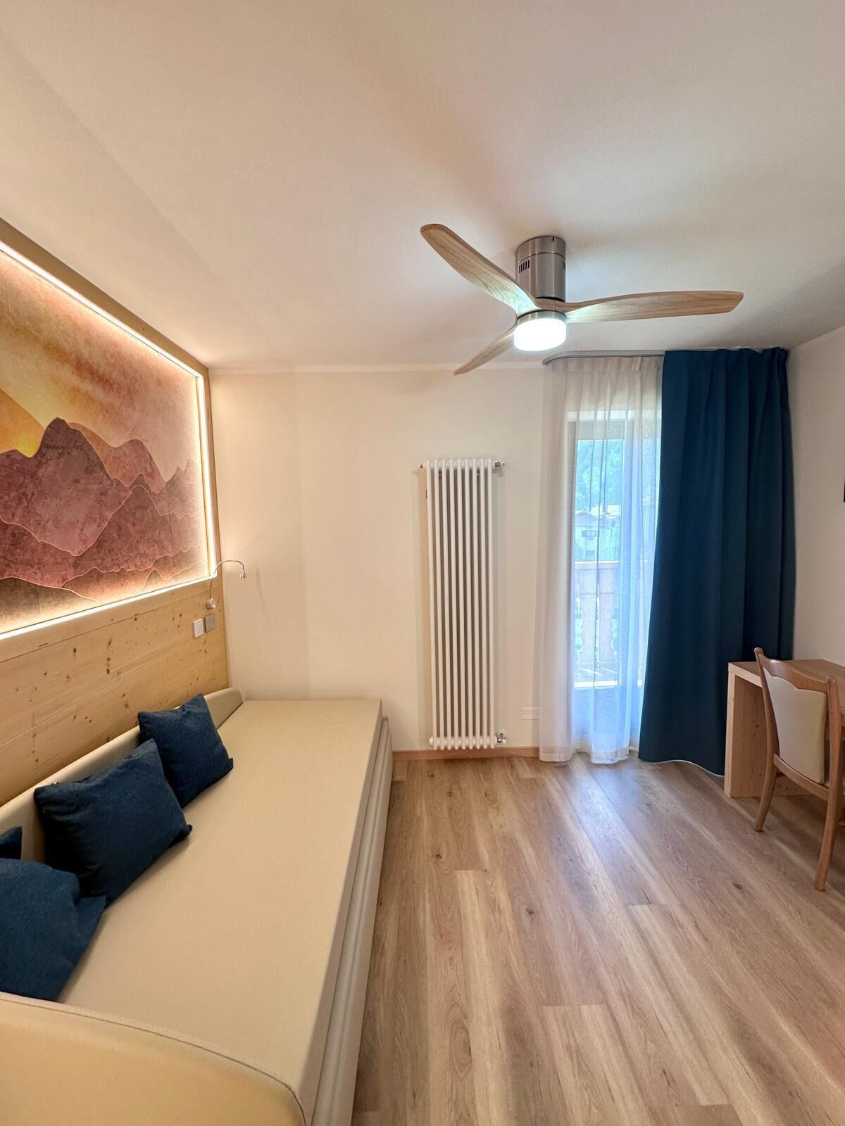 Junior Suite | Hypo-allergenic bedding, down comforters, in-room safe, desk