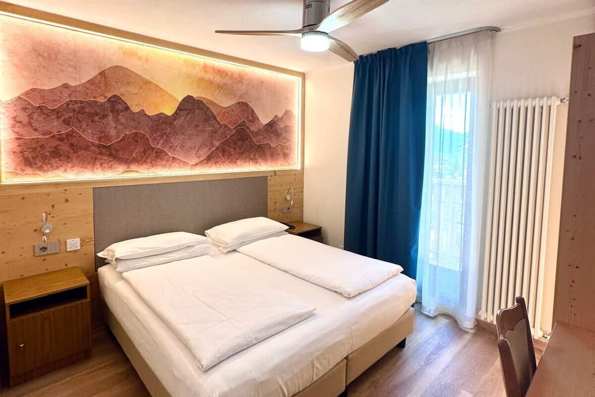Junior suite | Hypoallergeen beddengoed, donzen dekbedden, een kluis op de kamer