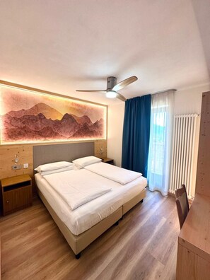 Junior Suite | Hypo-allergenic bedding, down comforters, in-room safe, desk - Hotel Denny (Carisolo)