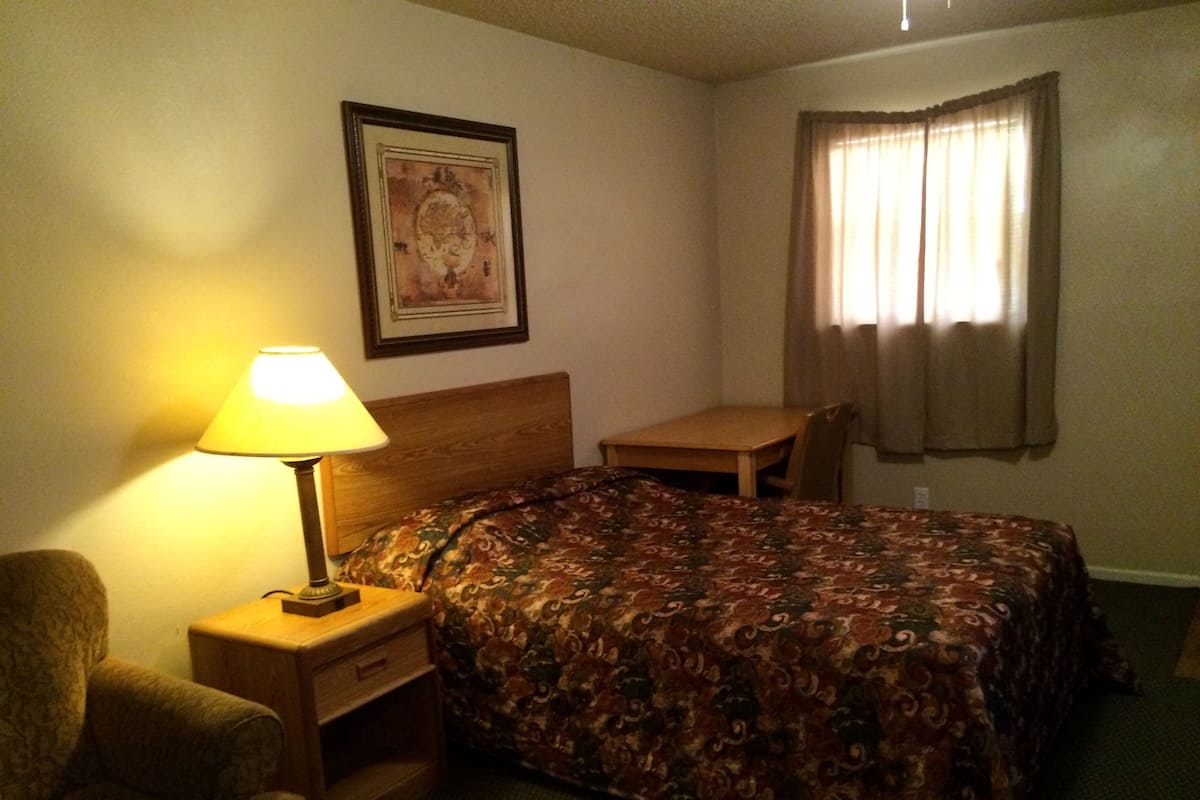 Standard Room | Desk, free WiFi